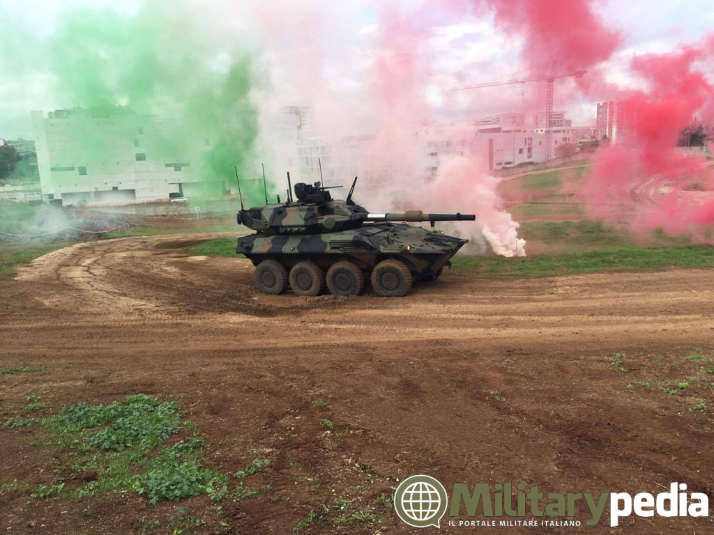 CENTAURO 2/II MGS alla Cecchignola durante l'esposizione del veicolo.