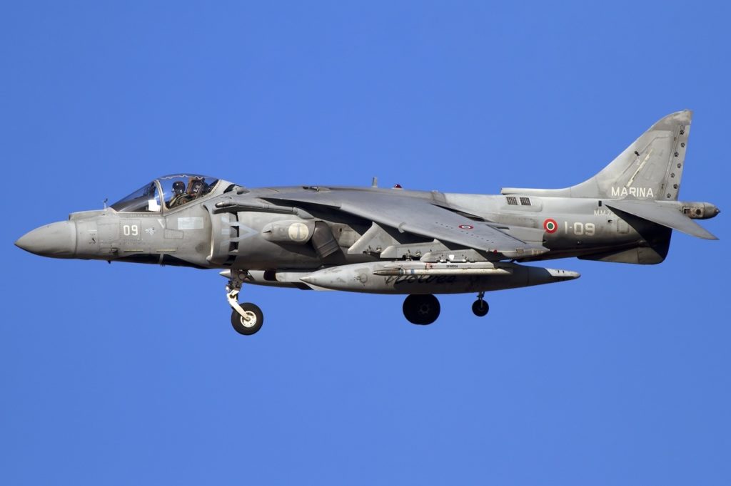 av8b harrier II plus marina militare portaerei cavour aviazione