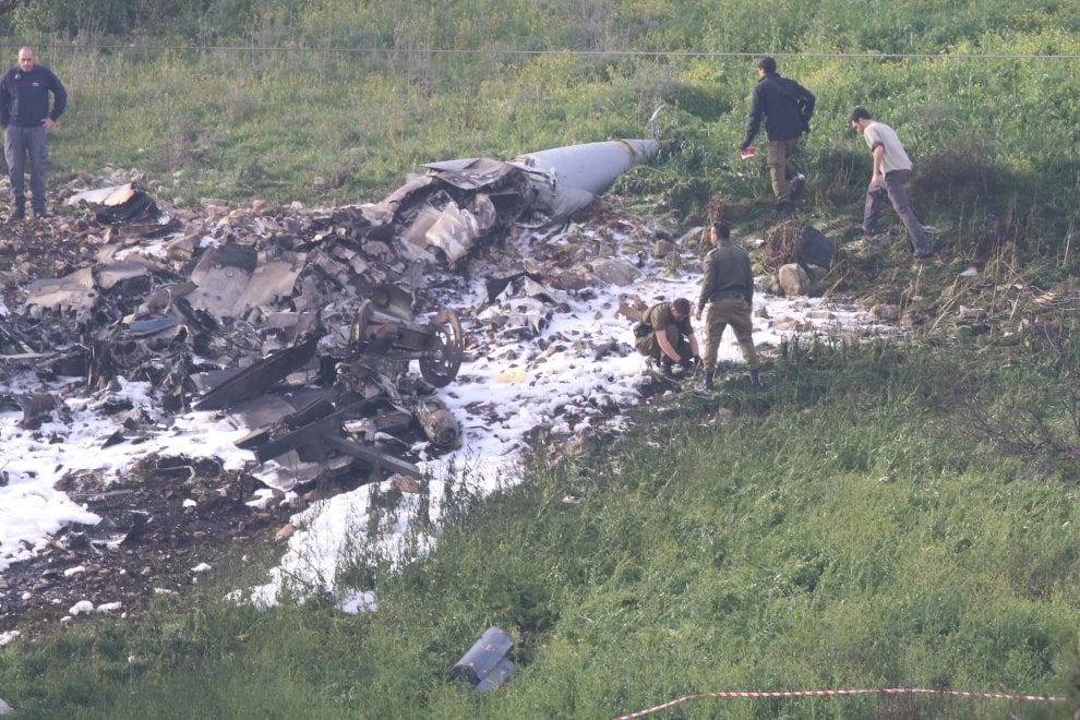 f-16 israeliano abbattuto nei pressi di Damasco durante operazioni di bombardamento