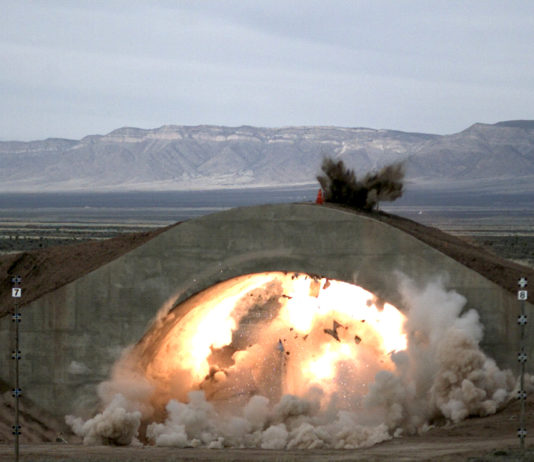 Meccanica di penetrazione della bomba anti-bunker bunker buster bomb gbu-39